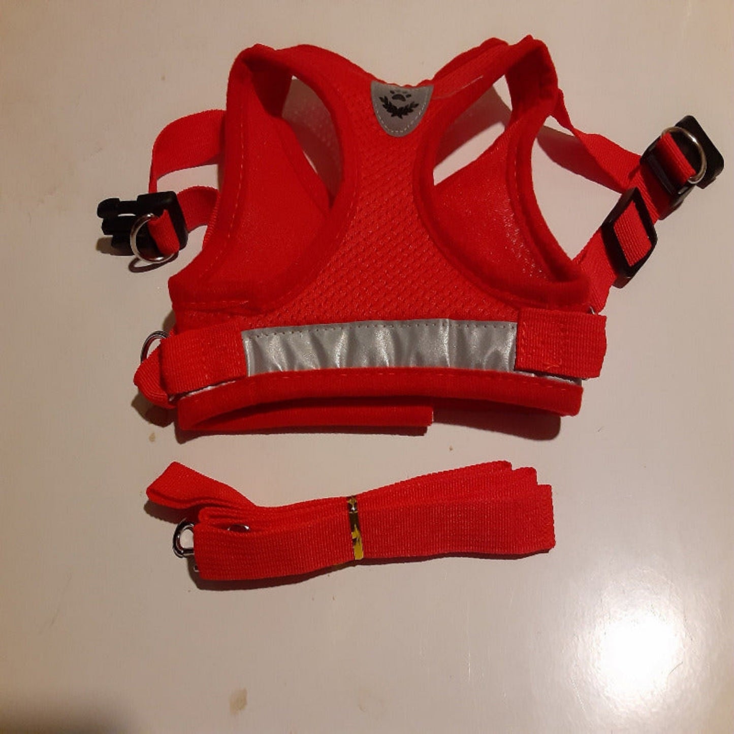 Choke free dog or cat harness and matching leash